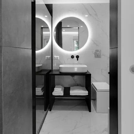 Pensjonat The Crown Black And White Cagliari