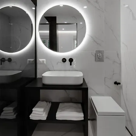 The Crown Black And White 3*