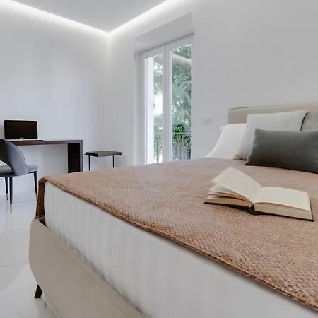 Guest house The Crown Black And White Cagliari