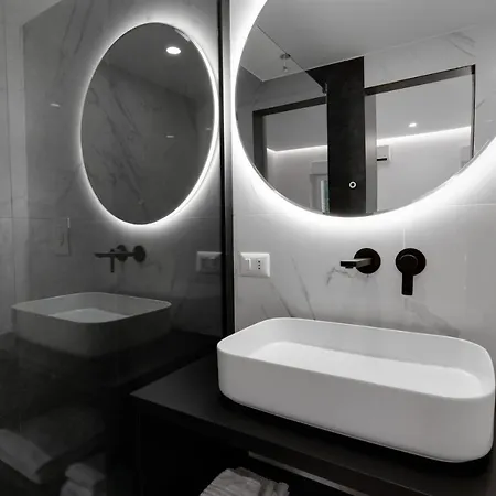 Guest house The Crown Black And White Cagliari
