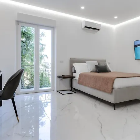Guest house The Crown Black And White Cagliari
