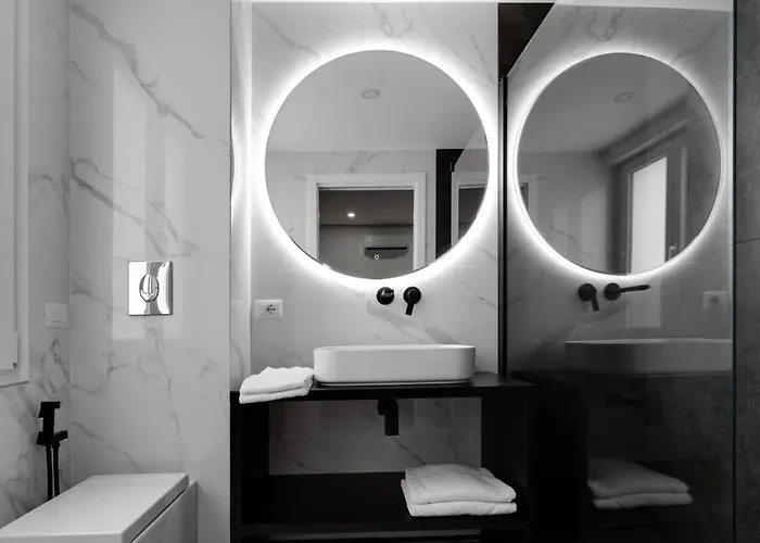 The Crown Black And White Cagliari